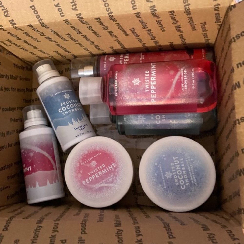 RESERVED! ✨3/$30 ❄️ Twisted Peppermint Bath & Body Shower Set - Picture 2 of 2